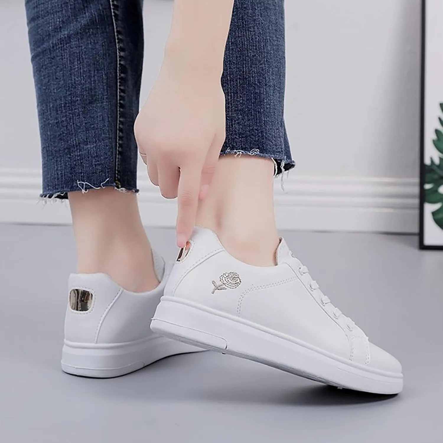 Woman Tennis Shoes White Lace Up Flat Fashion Athletic Shoes Casual Cute Lightweight Running Walking Sport Sneakers